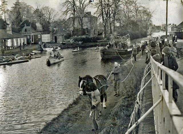 1975 canal rally at basin with horse drawn U66